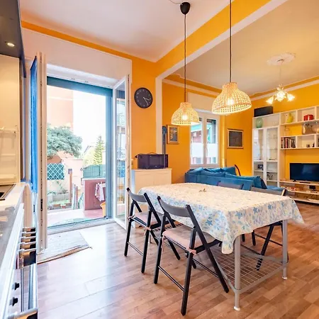 Apartment Joivy Family Flat With Garden And Parking Genoa